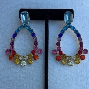 Fun multi color dangle pierced earrings - NWOT